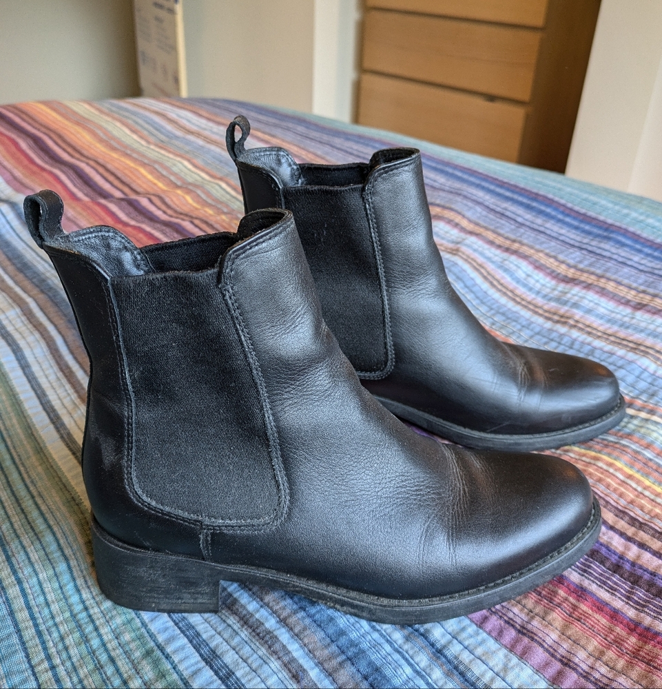 La Canadienne Chelsea Boot Ankle Boot